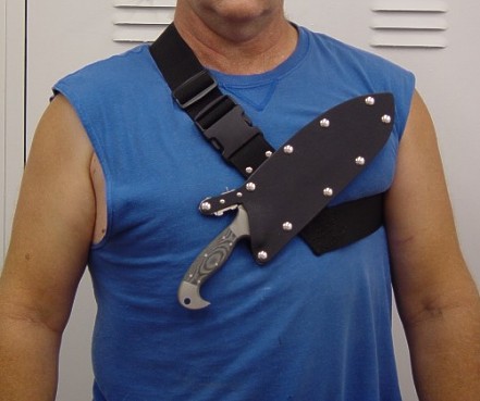 Wearing the locking knife sheath sternum harness